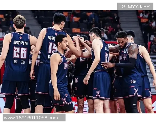 中国男篮挑战灰熊队全力以赴争夺胜利展现篮球魅力与团队精神